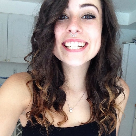 Meet your Posher, Amber - Picture 1 of 1